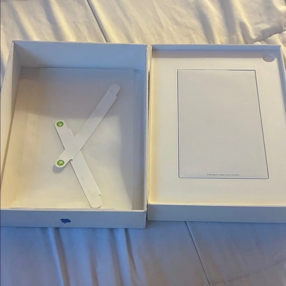 Apple iPad A16 Box